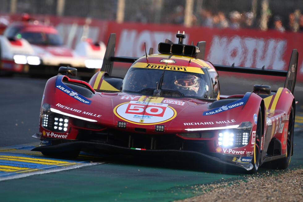 La Ferrari numéro 50 pilotée par Antonio Fuoco lors de l'Hyperpole des 24h du Mans