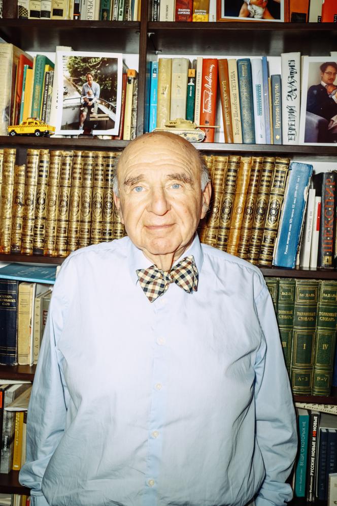 L’écrivain et musicien russe Léonid Guirchovitch, chez lui, à Berlin, le 3 juin 2025.