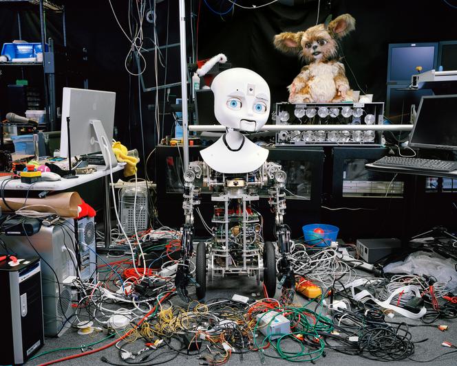 Robot Nexi, Boston, MIT, 2009. Extrait de la série « Human Version ».
