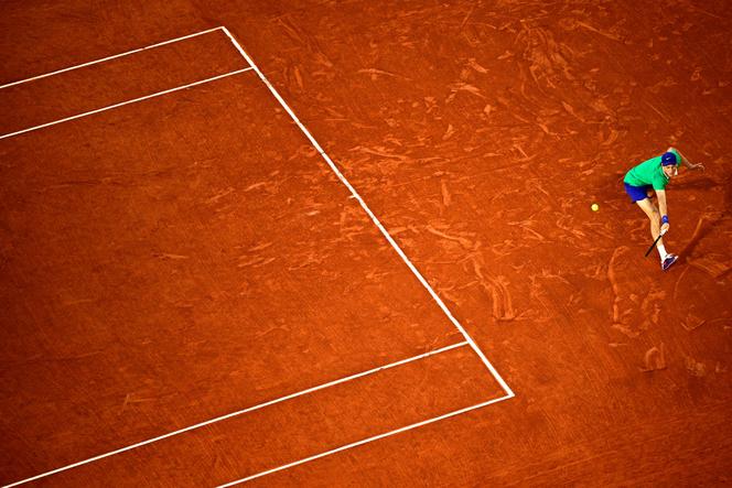 L’Italien Jannik Sinner, lors de sa victoire en demi-finale de Roland-Garros face au Serbe Novak Djokovic, vendredi 6 juin 2025.