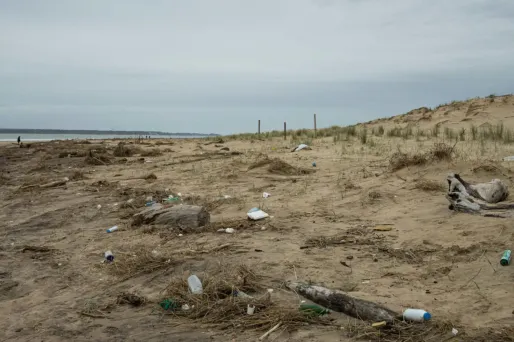 La France présente son nouveau plan contre la pollution plastique