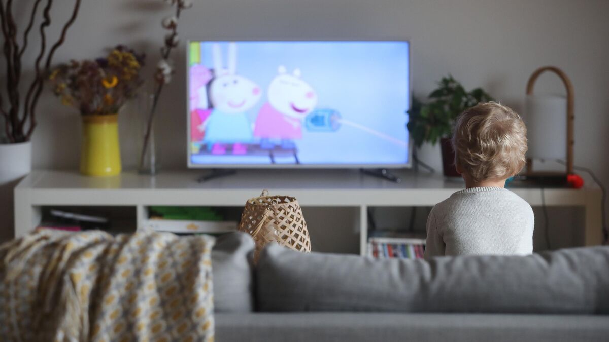Enfants jouant dans un espace d'accueil