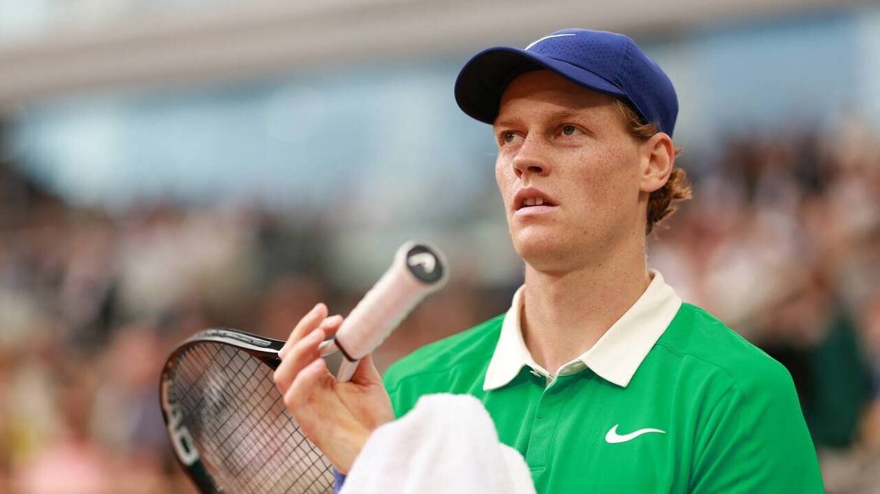 Jannik Sinner durant une conférence ou entretien