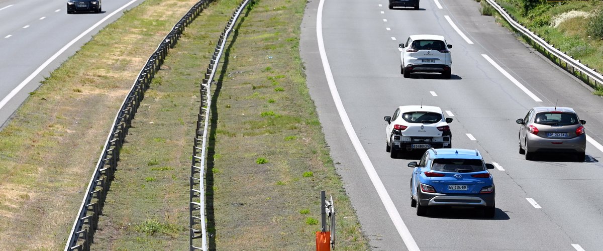 Les secours interviennent sur l’autoroute A61 après un accident impliquant deux poids lourds