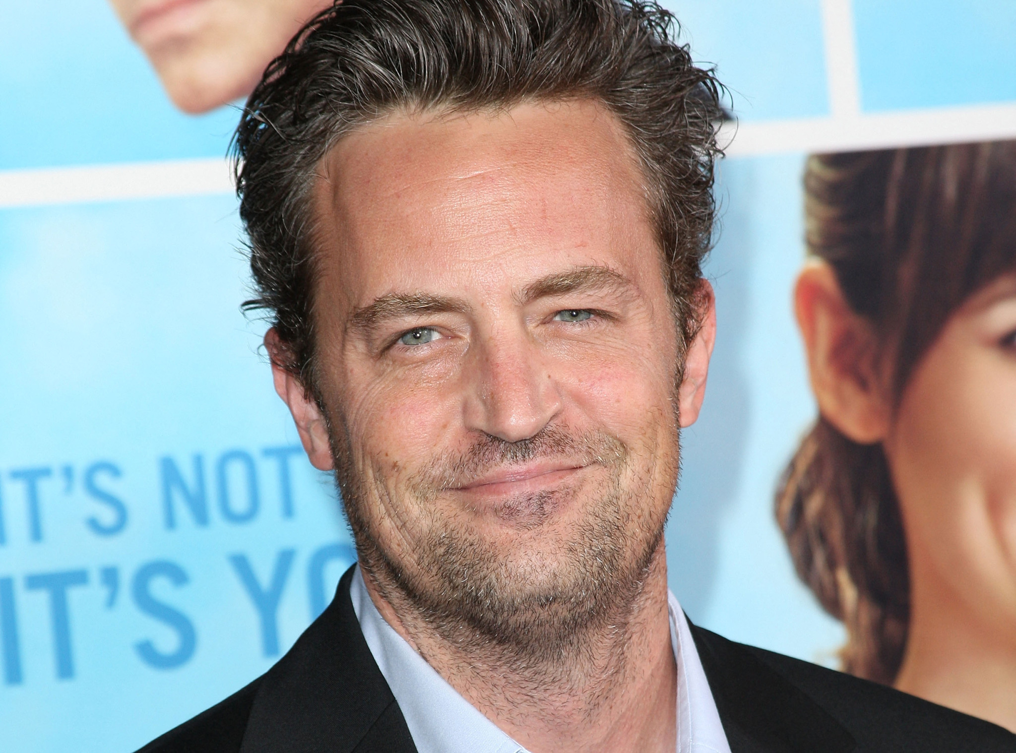 Matthew Perry souriant lors de la première du film ’The Invention of Lying’ à Los Angeles, le 21 septembre 2009.