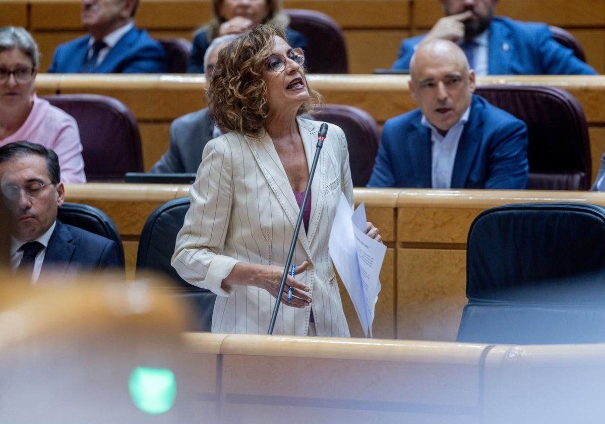 La ministre María Jesús Montero intervient dans le Sénat