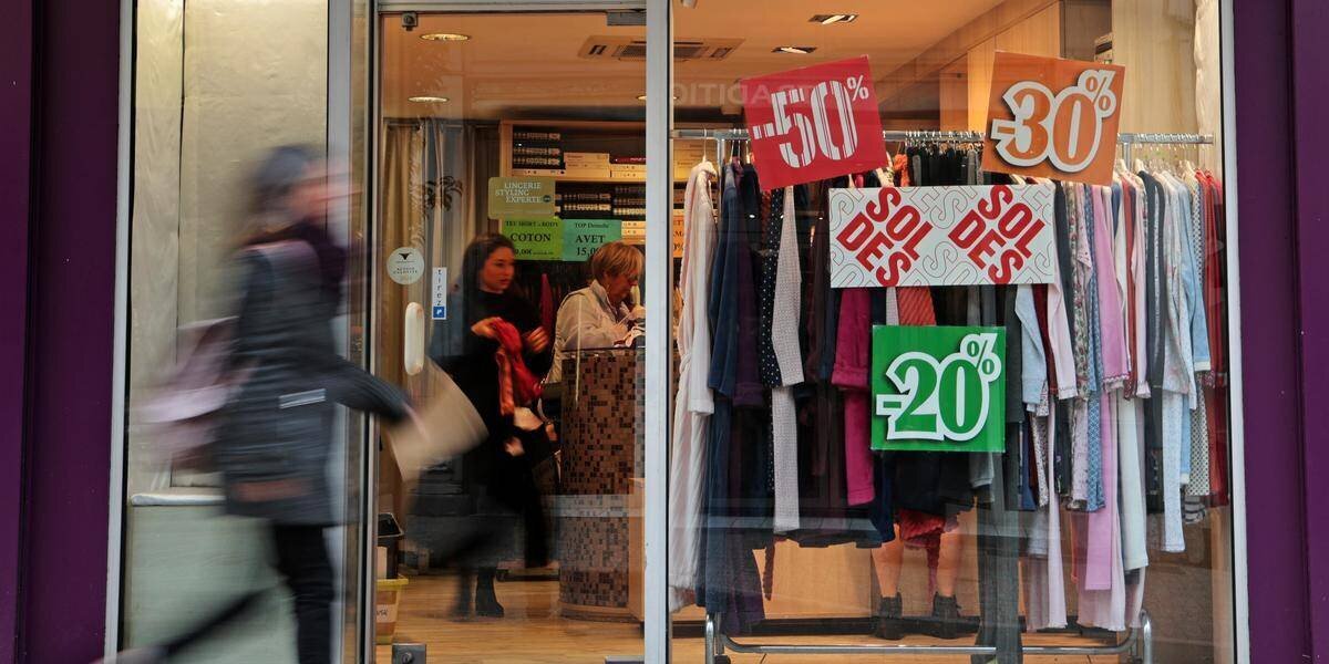 Montage de vêtements et chaussures neuves