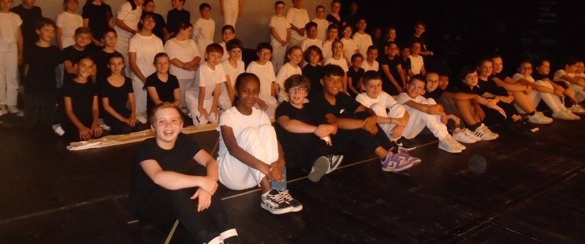 Les élèves de Tarbes lors de la représentation du Petit Prince