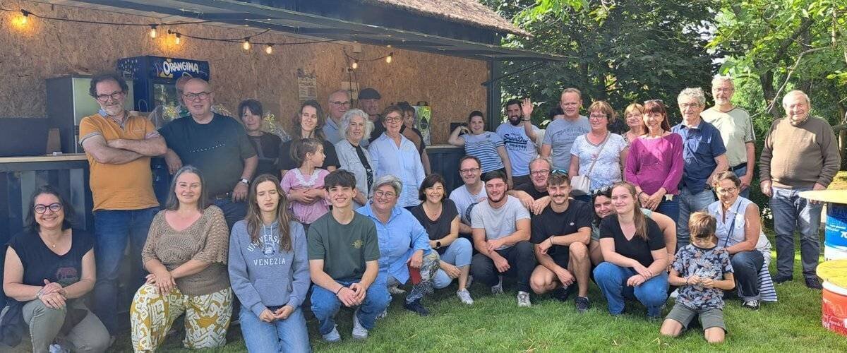 Participants lors d’un rallye touristique dans la campagne du Pays de Trie