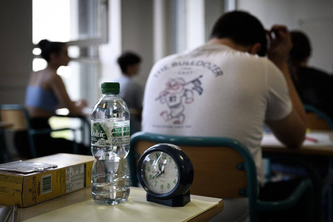 Examen du bac dans une salle de classe