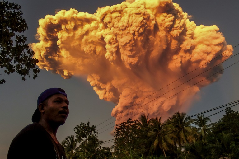 Eruption du volcan Lewotobi Laki-Laki en Indonésie