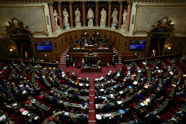 Image représentant la discussion parlementaire sur la définition du viol