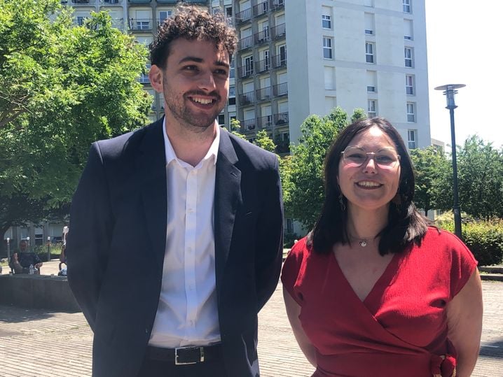 Gwénolé Bourrée et la députée Marie Mesmeur sont chargés d'animer la campagne des municipales de La France insoumise à Rennes.