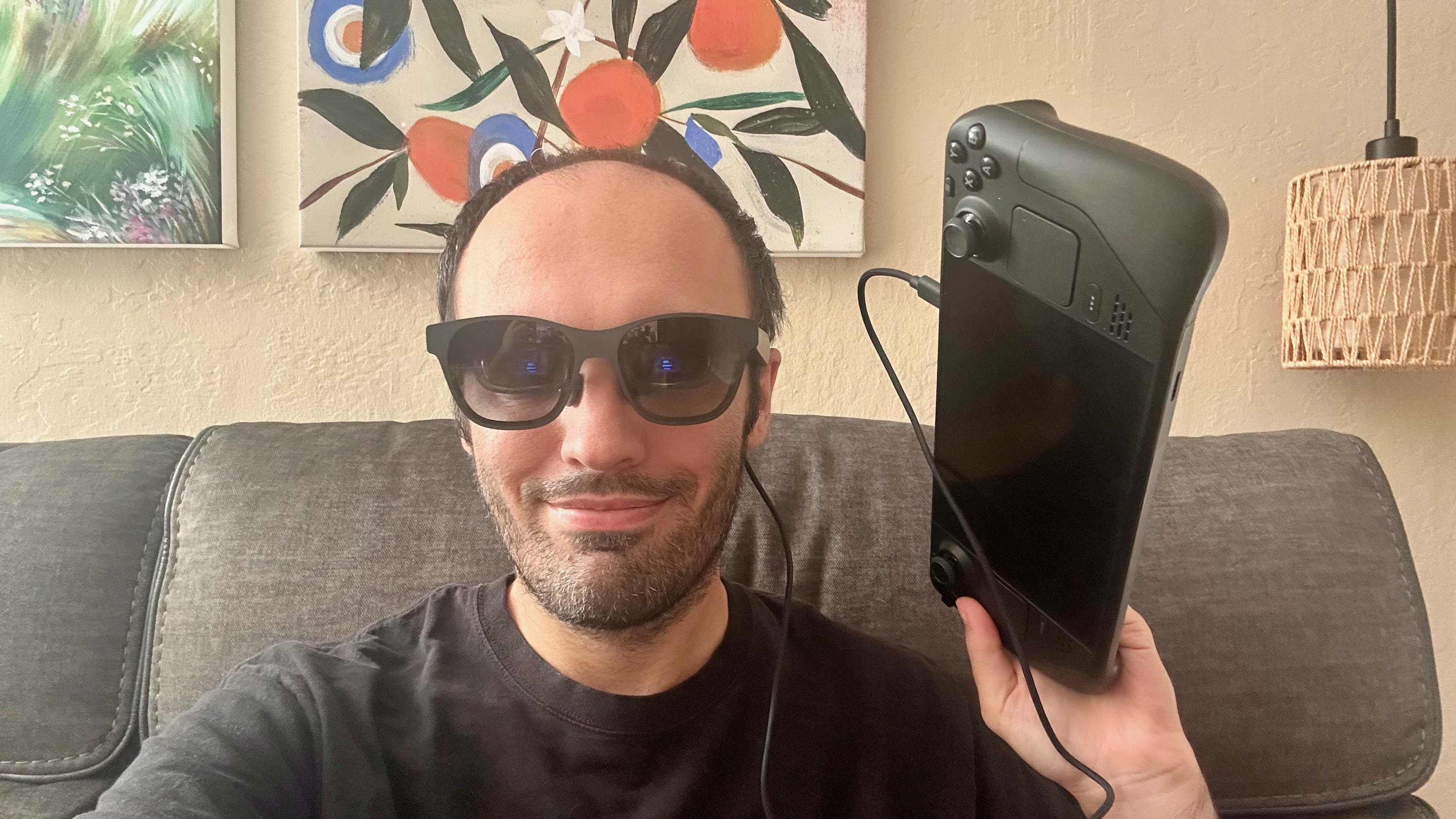Selfie de l'auteur portant les lunettes AR XREAL Air 2