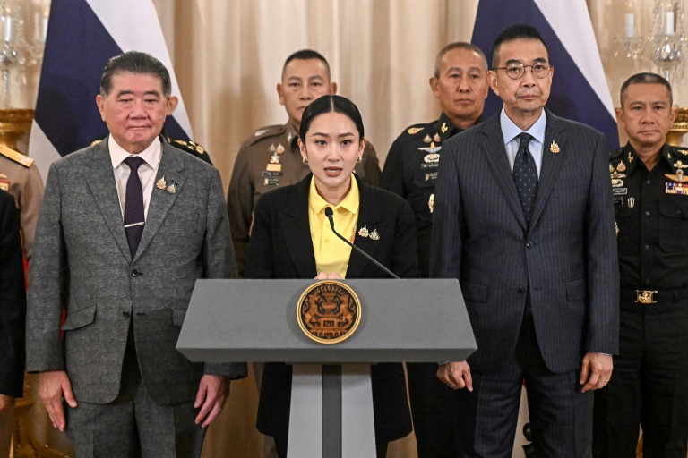 Paetongtarn Shinawatra lors d'une allocution politique
