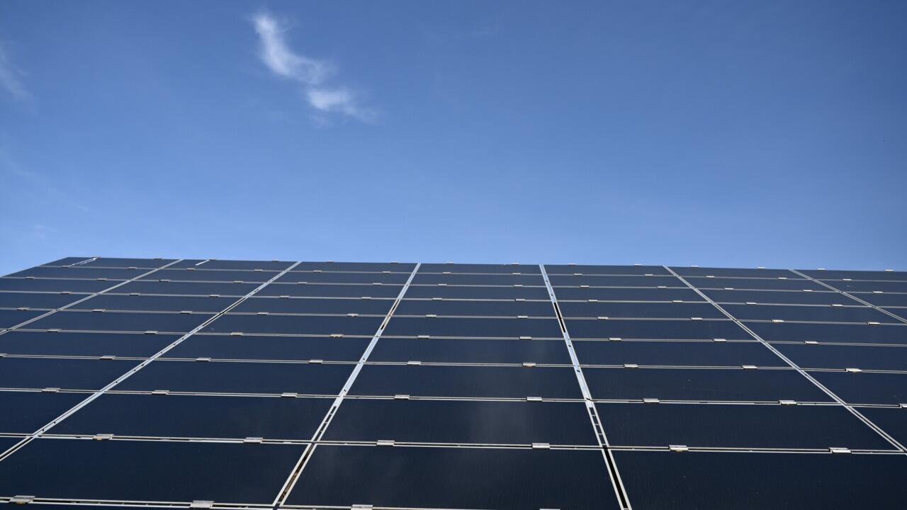 Panneaux solaires le 5 avril 2024 à Manosque, dans les Alpes de Haute-Provence.