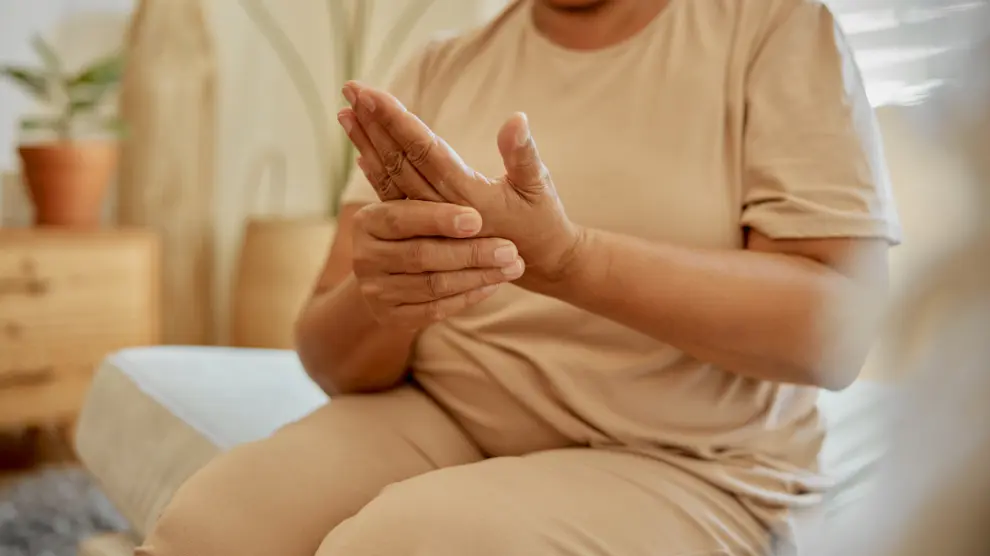 La maladie auto-immune qui durcit la peau et affecte les femmes d'âge moyen