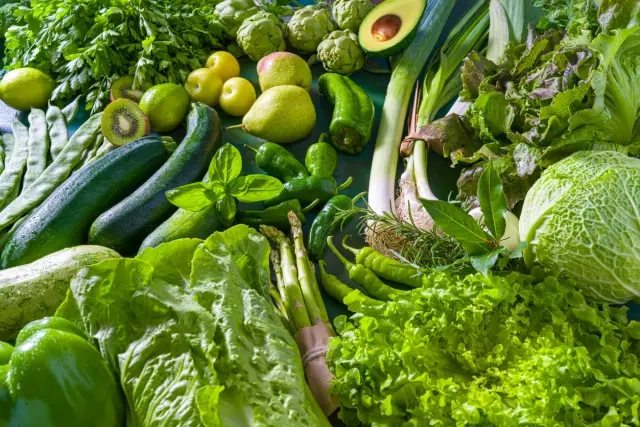 Vegetales et légumes verts.