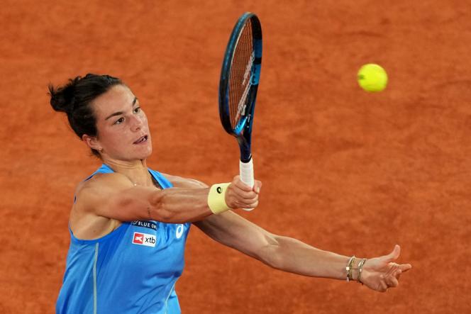 Loïs Boisson lors du match de demi-finale du simple dames, lors du tournoi de tennis de Roland-Garros, à Paris, le 5 juin 2025.