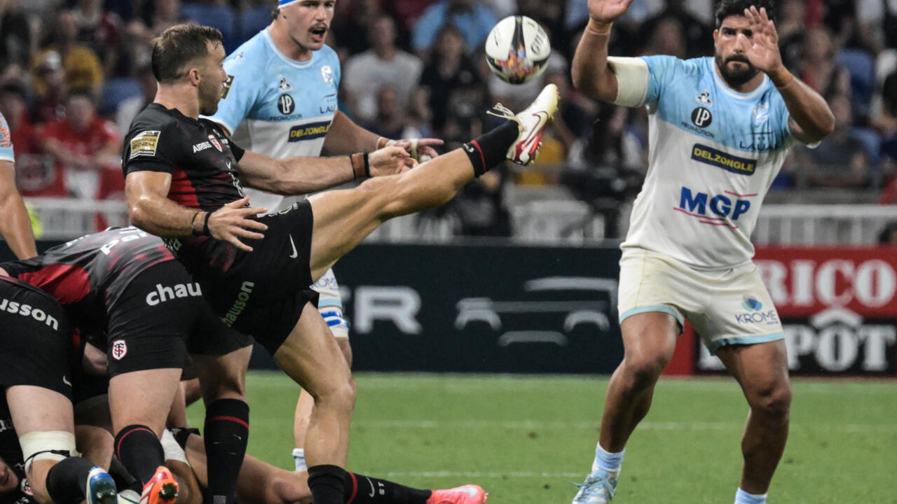 Le Toulousain Paul Graou joue au pied face à Bayonne le 20 juin à Lyon