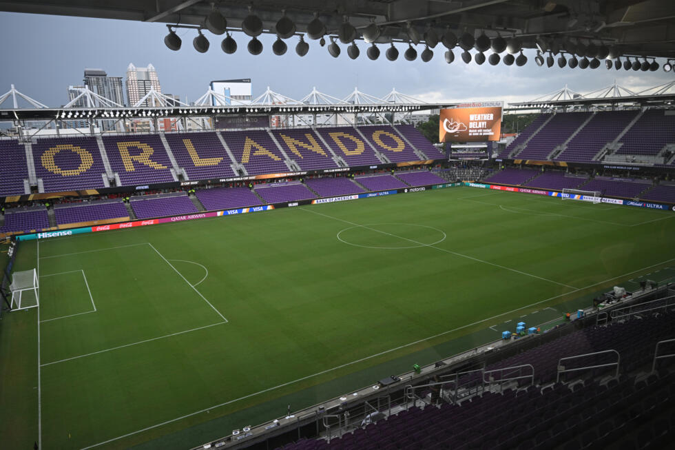 Les gradins vides du stade Inter&Co d'Orlando, lors de l'interruption du match du Groupe C de la Coupe du monde des clubs entre Benfica et Auckland City, en raison des mauvaises conditions météorologiques, le 20 juin 2025