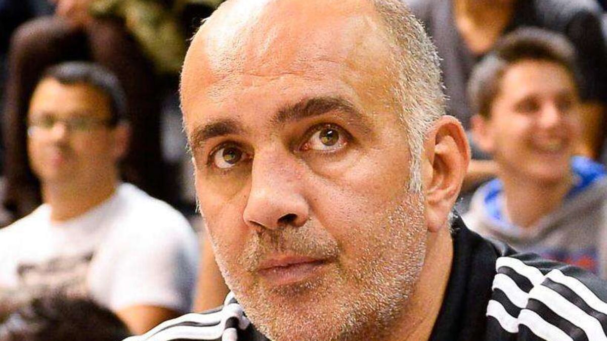 Hommage à Denis Lathoud lors d’un match de handball