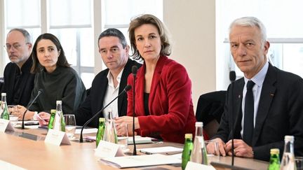 Les partenaires sociaux lors de la réunion du 17 janvier 2025 à Paris.