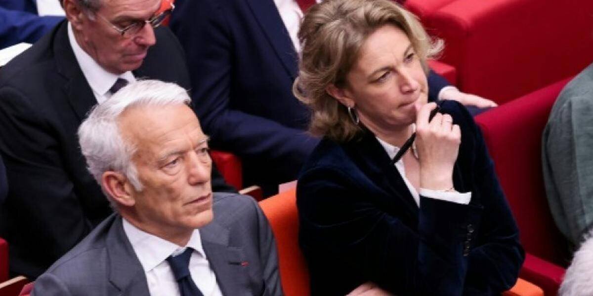 Négociateurs en pleine discussion sur la réforme des retraites