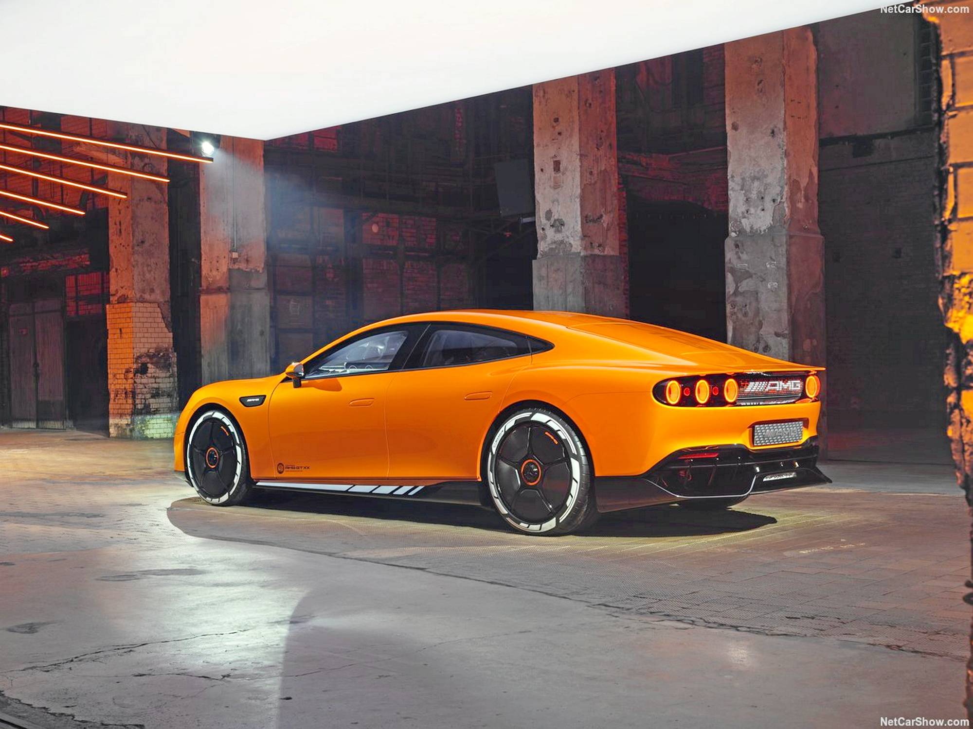 Le design intérieur de la Mercedes AMG GT XX est inspiré de la compétition automobile.