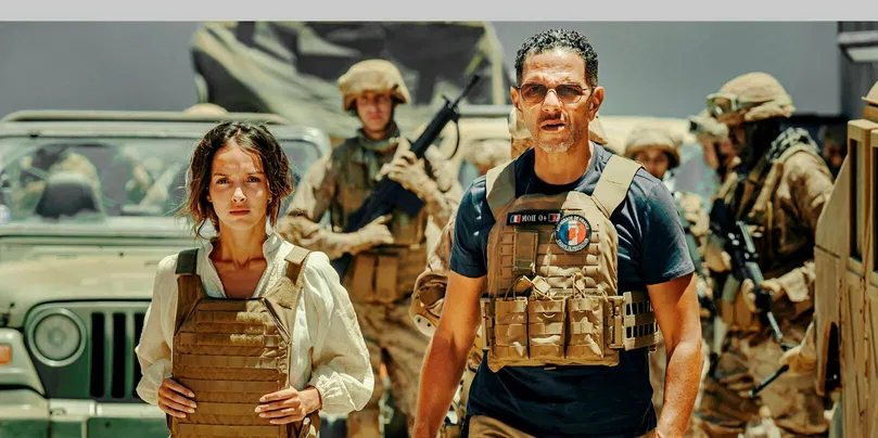 Eva (Lyna Khoudri) et Mohamed Bida (Roschdy Zem) en première ligne à Kaboul, dans le film de Martin Bourboulon, « 13 jours, 13 nuits ».