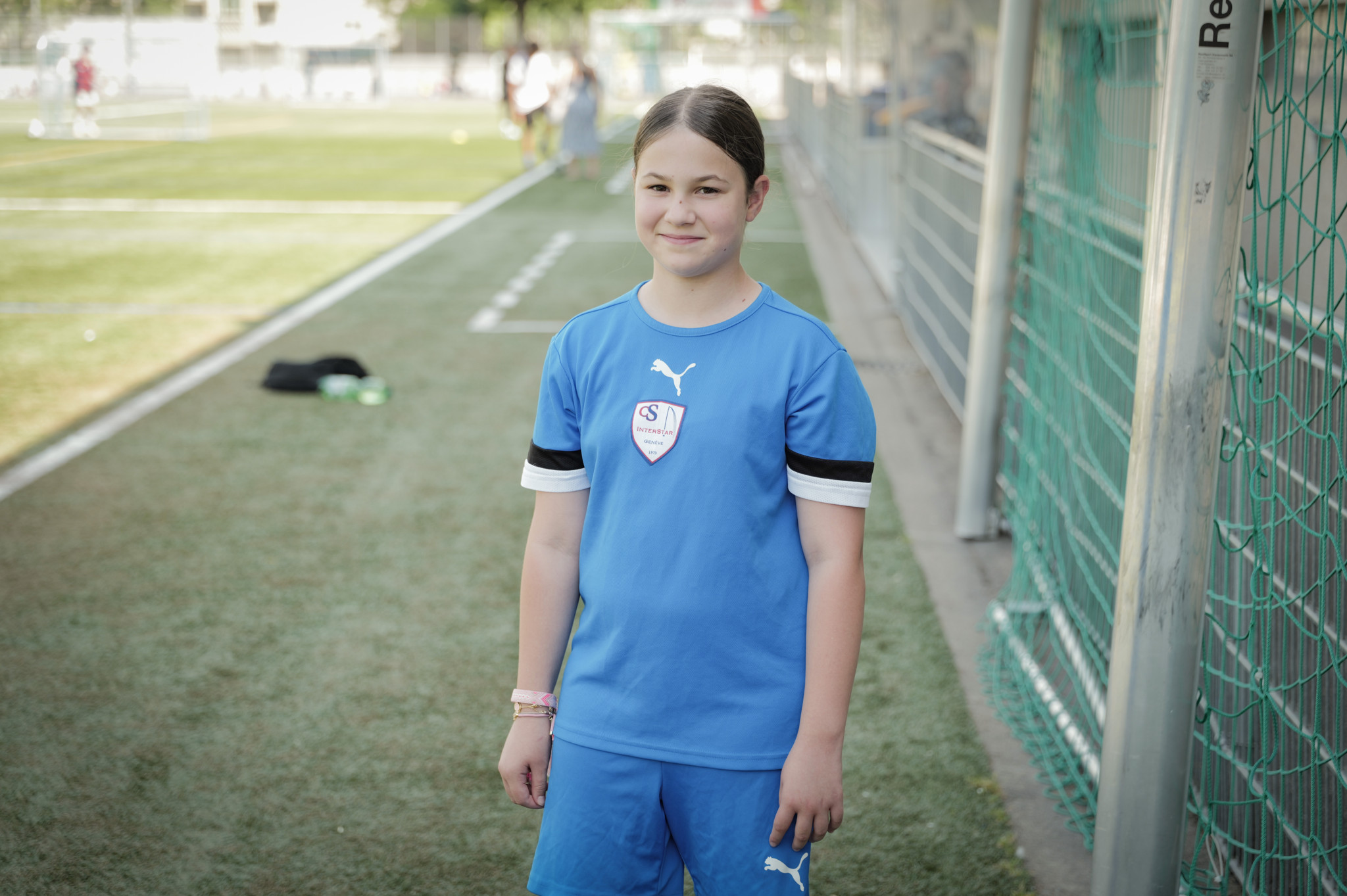 Aya Dridi, jeune joueuse de foot, au stade de Varembé à Genève