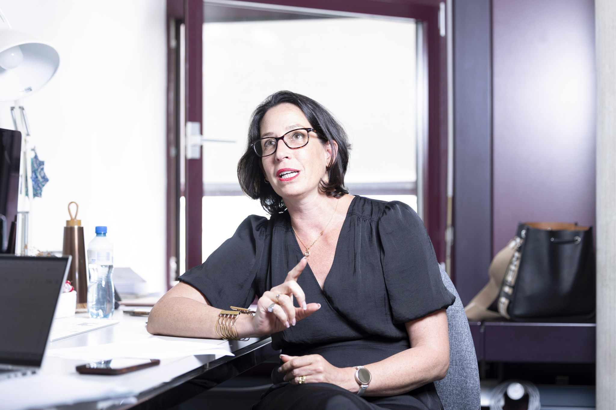 Anne-Christel Zeiter-Grau, maître d’enseignement et de recherche en français langue étrangère dans son bureau de l'UNIL.
