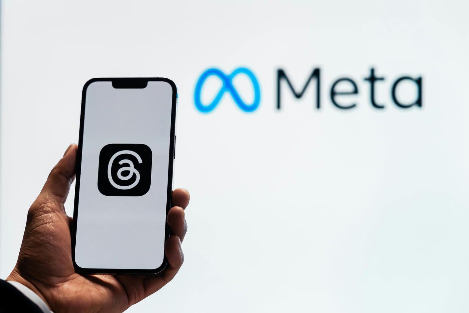 Meta débauche des chercheurs d'OpenAI pour bâtir son super cerveau artificiel