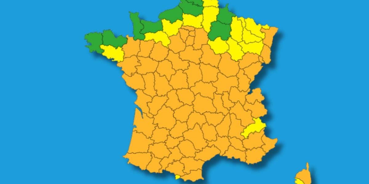 Carte de vigilance météorologique montrant la vigilance orange pour 73 départements en France