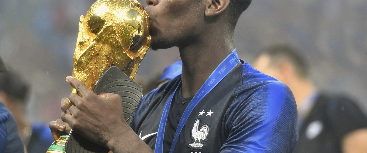 Paul Pogba signe son contrat avec Monaco en pleurs