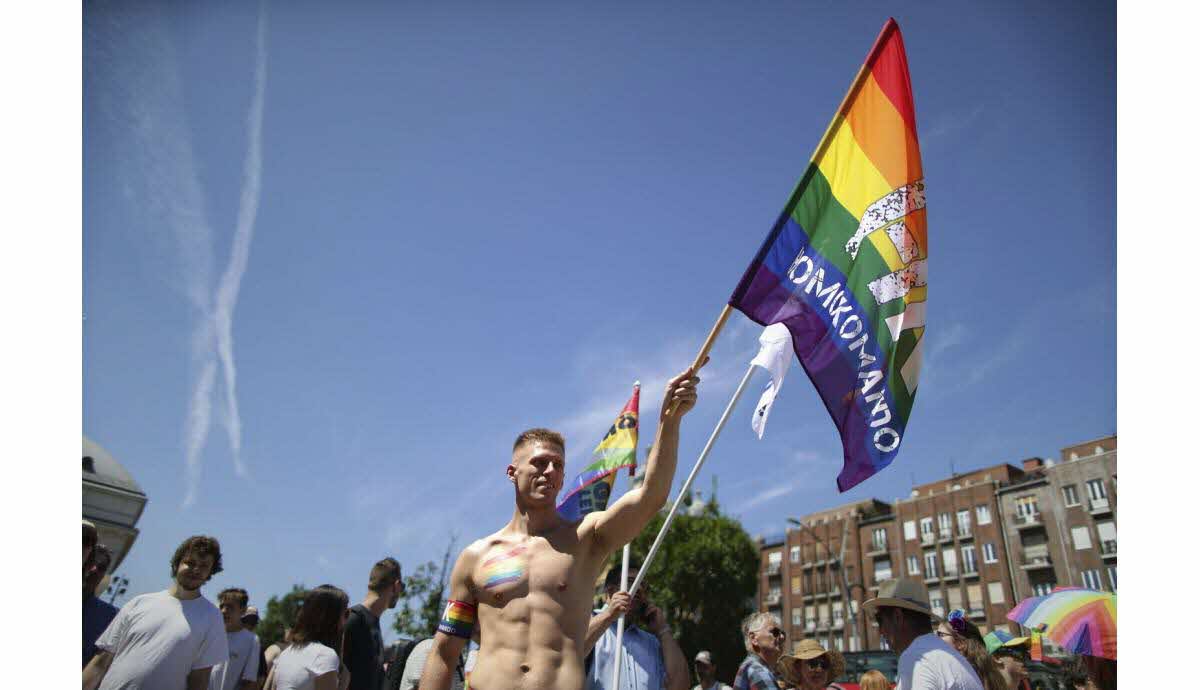 Des milliers de personnes défilant lors de la Pride à Budapest