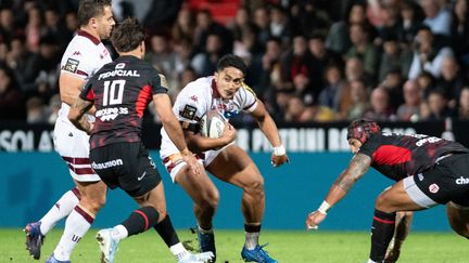 Le Bordelo-Béglais Yoram Moefana face au Toulousain Romain Ntamack