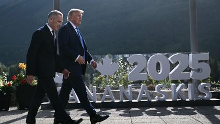 Le premier ministre canadien Mark Carney et le président américain Donald Trump lors du sommet du G7 à Kananaskis, Alberta, Canada, le 16 juin 2025.