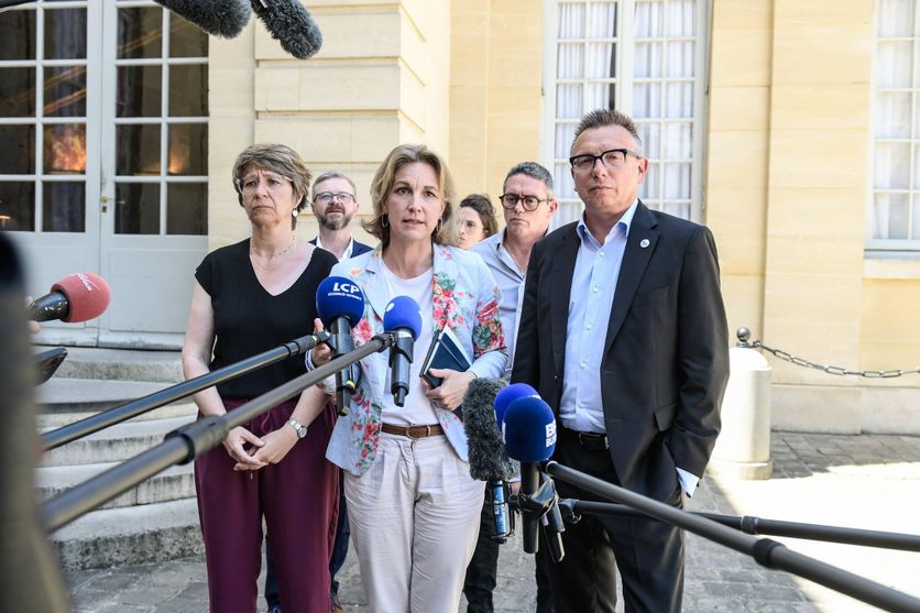 Les représentants des syndicats à Matignon, le 24 juin.