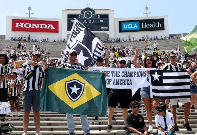 Des supporteurs de Botafogo, avant le match de la phase de groupes contre l’Atlético de Madrid, au Rose Bowl de Pasadena (Californie), le 23 juin.