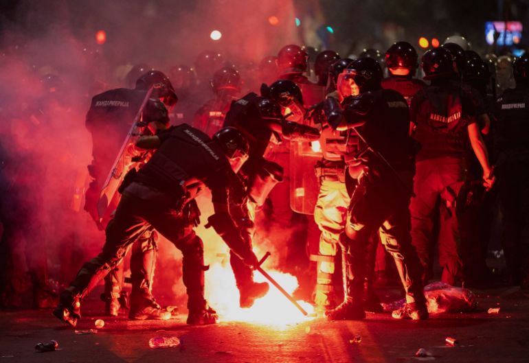 Forces de l'ordre lors d'une manifestation à Belgrade, Serbie, 28 juin 2025