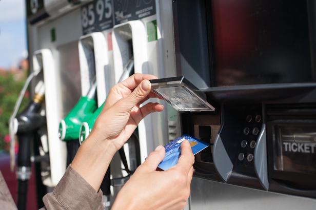 Qu'est-ce que le «shimming», arnaque à la care bancaire difficile à détecter ?