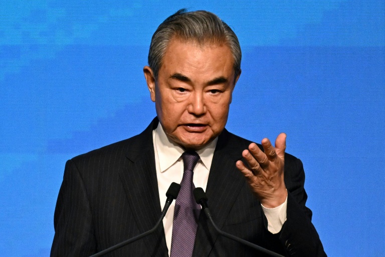 Le chef de la diplomatie chinoise en Europe pour renforcer les liens