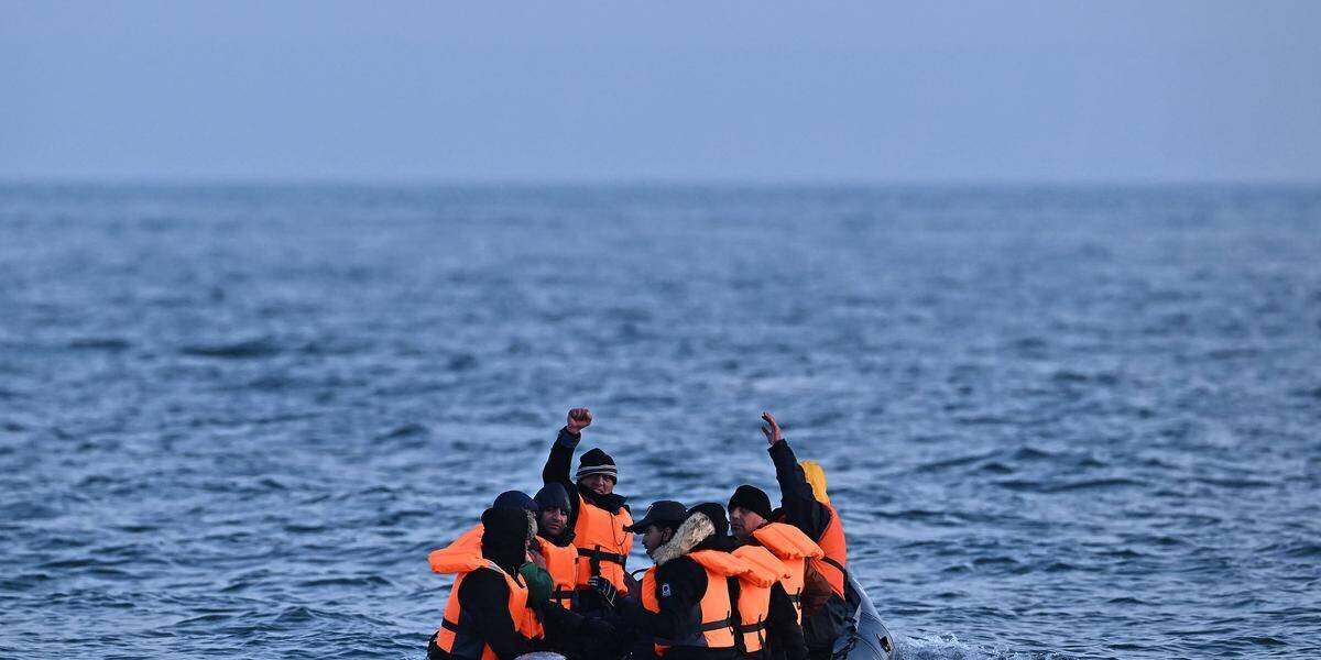 Rescapés du naufrage sur une plage