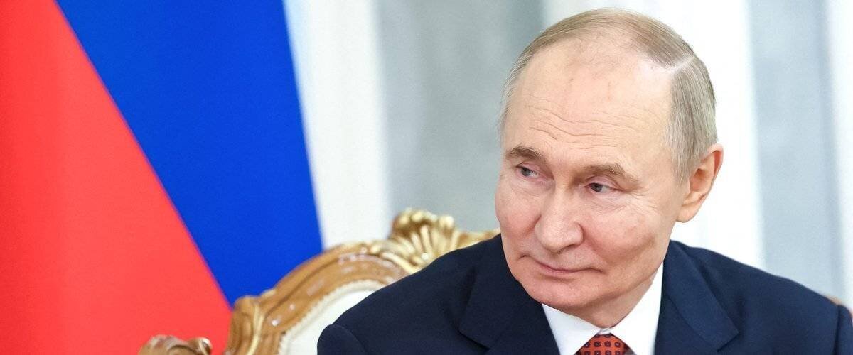 Image illustrant la tension en Ukraine pendant une nuit de frappes»><figcaption>Frappe nocturne en Ukraine, au cœur d’un conflit qui ne faiblit pas</figcaption></figure>
<p>Ces événements illustrent la complexité d’un conflit marqué par une intensification de l’offensive russe et une résistance ukrainienne accrue. La communauté internationale reste vigilante face à la situation, dont l’évolution demeure incertaine malgré les déclarations et décisions prises ces derniers jours.</p>
</div>
<div class=