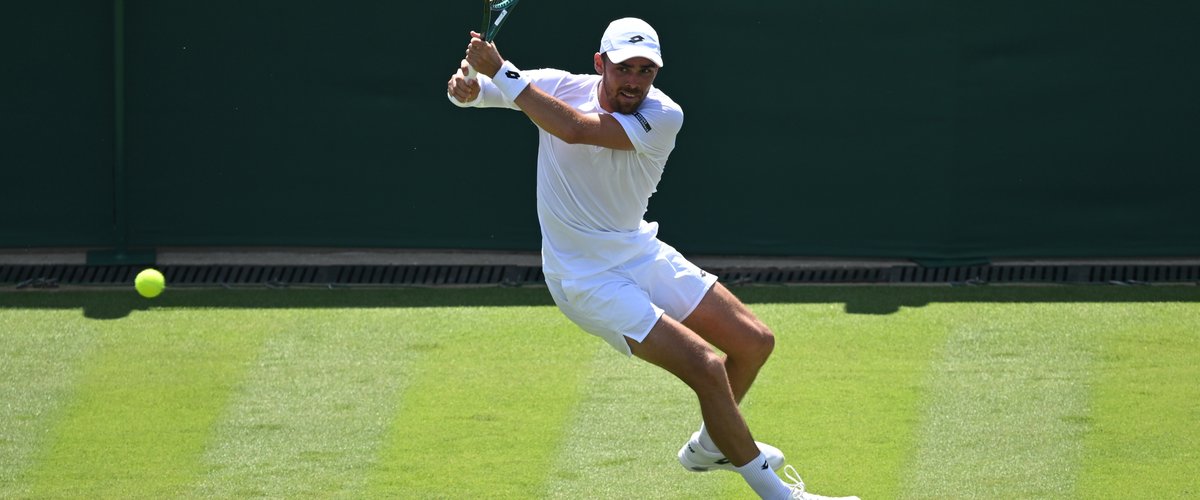 Benjamin Bonzi en action à Wimbledon