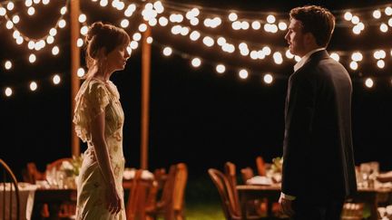 Dakota Johnson et Chris Evans dans 'Materialists' de Celine Song, sortie le 2 juillet 2025. (ADORE MATCHMAKING LLC / ATSUSHI NISHIJIMA)