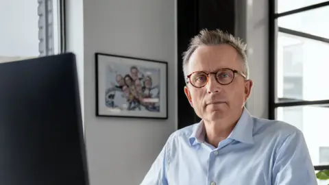 Hermann Haraldsson à son bureau
