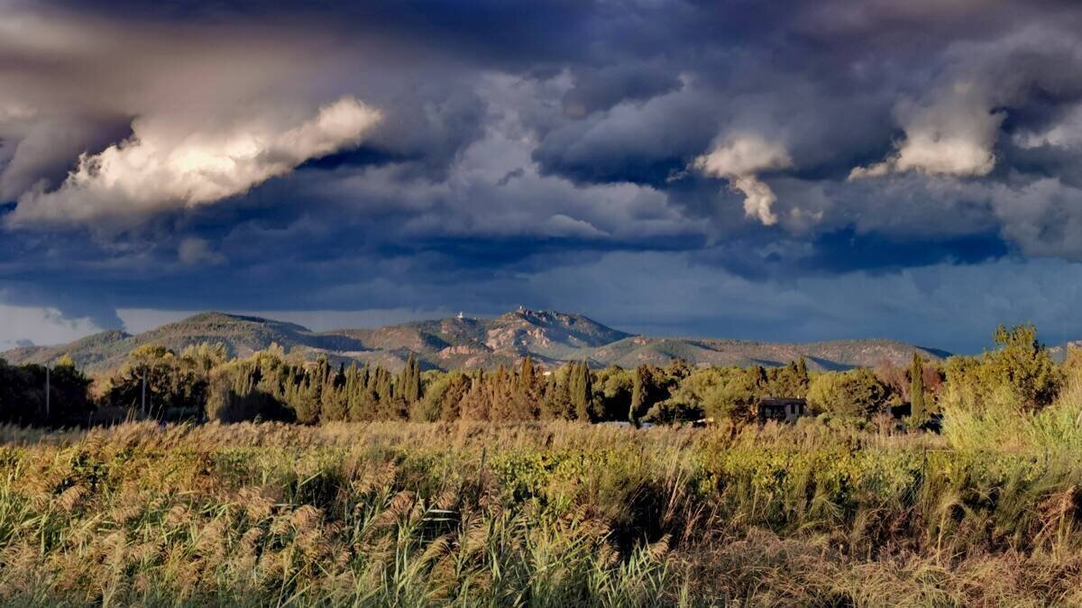 Ciel orageux sur les Alpes-Maritimes en plein été