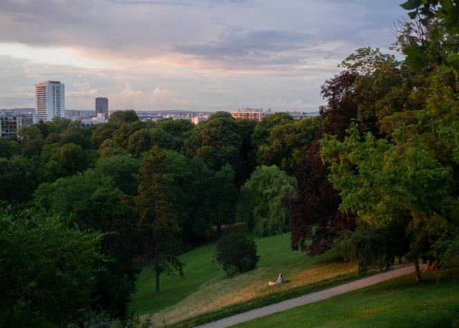 Le parc des Buttes-Chaumont, à Paris, le 25 juillet 2021.